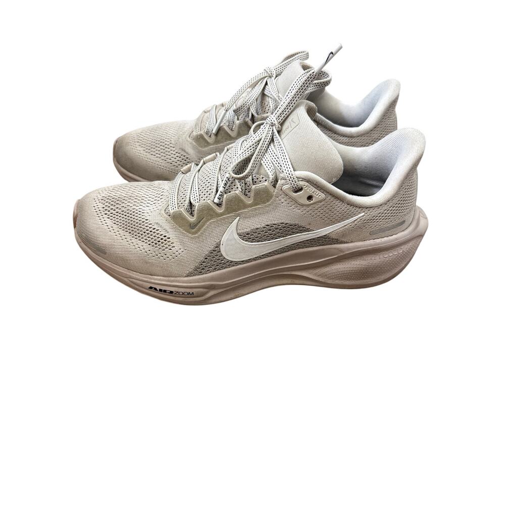 Woman's Nike Pegasus 41 in Greige Sz 8